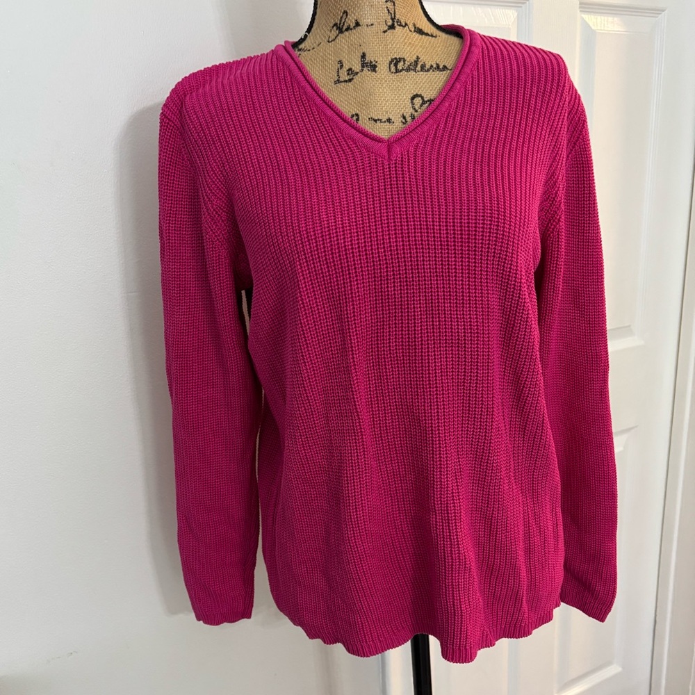 Woman's hot Barbie pink‎ Chico's number three V-neck sweater Preppy Work